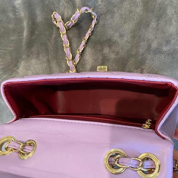 Small (7 1/2” x 5 1/2”) lilac crossbody bag, no brand. - Picture 5 of 5